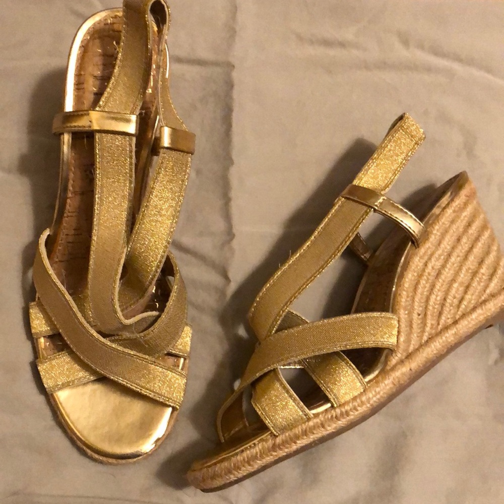Gold dressy wedge